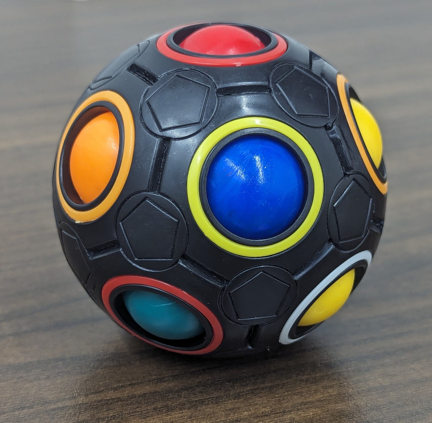 Rubik's - Black Rainbow Ball (Clamshell)